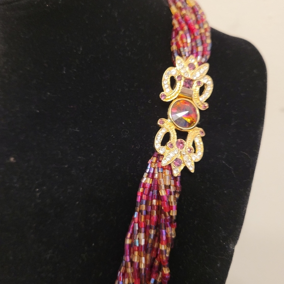 Beaded necklace with gold broach - Picture 8 of 8